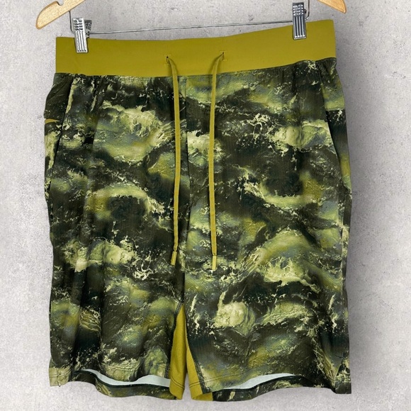 Lululemon T.H.E. The Linerless Shorts 9" Mens Size Large Gold Printed Athletic - Picture 14 of 14